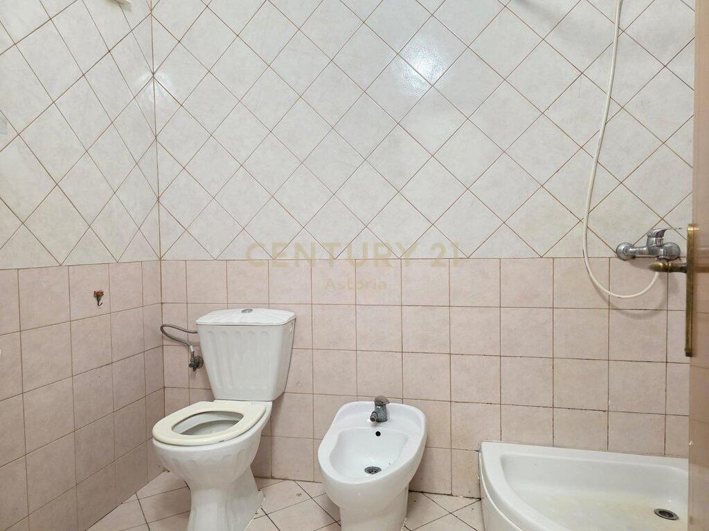 Appartamento 2+1 vuoto in affitto ad Astir – 5° piano, con illuminazione naturale e prezzo competitivo
