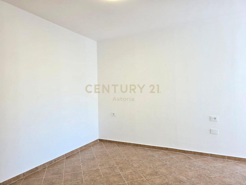 Appartamento 2+1 vuoto in affitto ad Astir – 5° piano, con illuminazione naturale e prezzo competitivo
