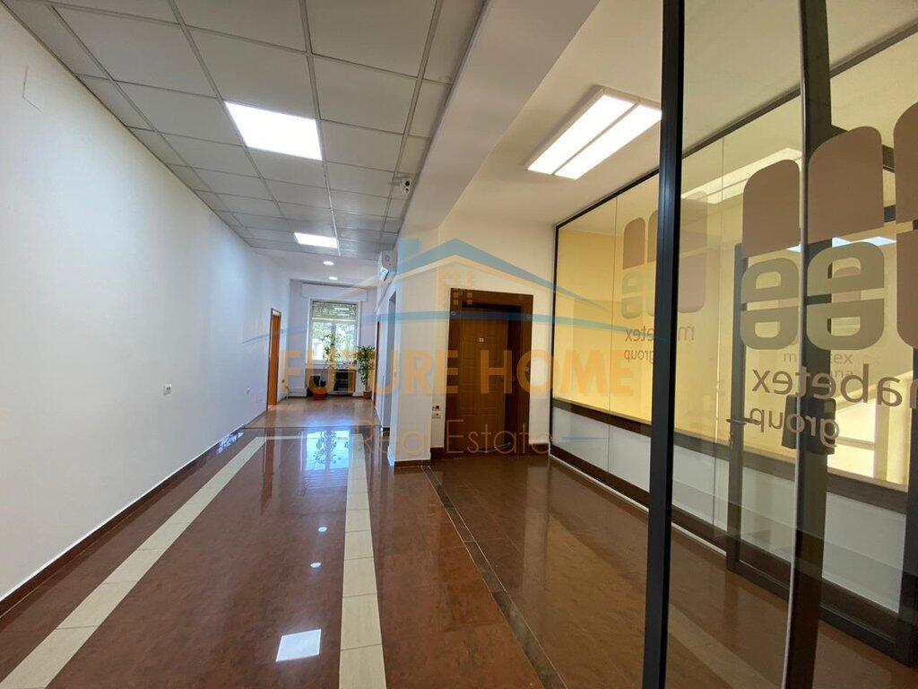 IMMOBILE COMMERCIALE IN AFFITTO A BLLOK
