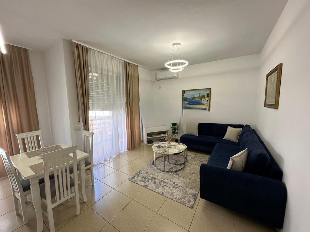 AFFITTASI APPARTAMENTO 1 + 1 VICINO ALLA SCUOLA DI BALLO 600 €