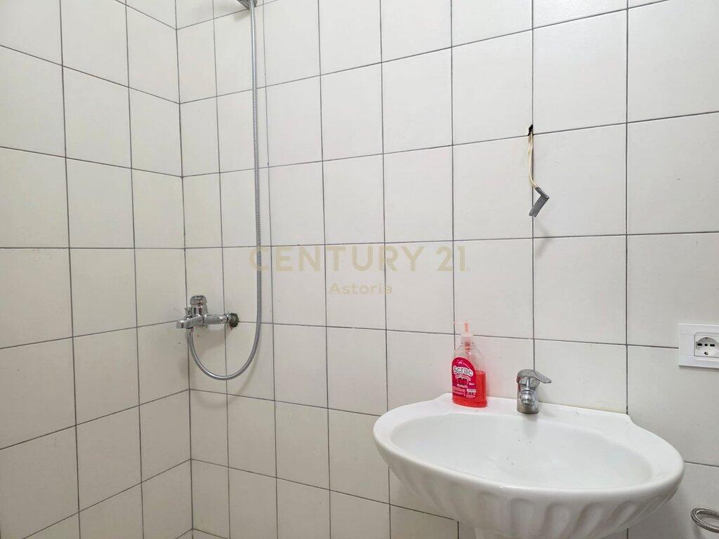 Appartamento 2+1 vuoto in affitto ad Astir – 5° piano, con illuminazione naturale e prezzo competitivo