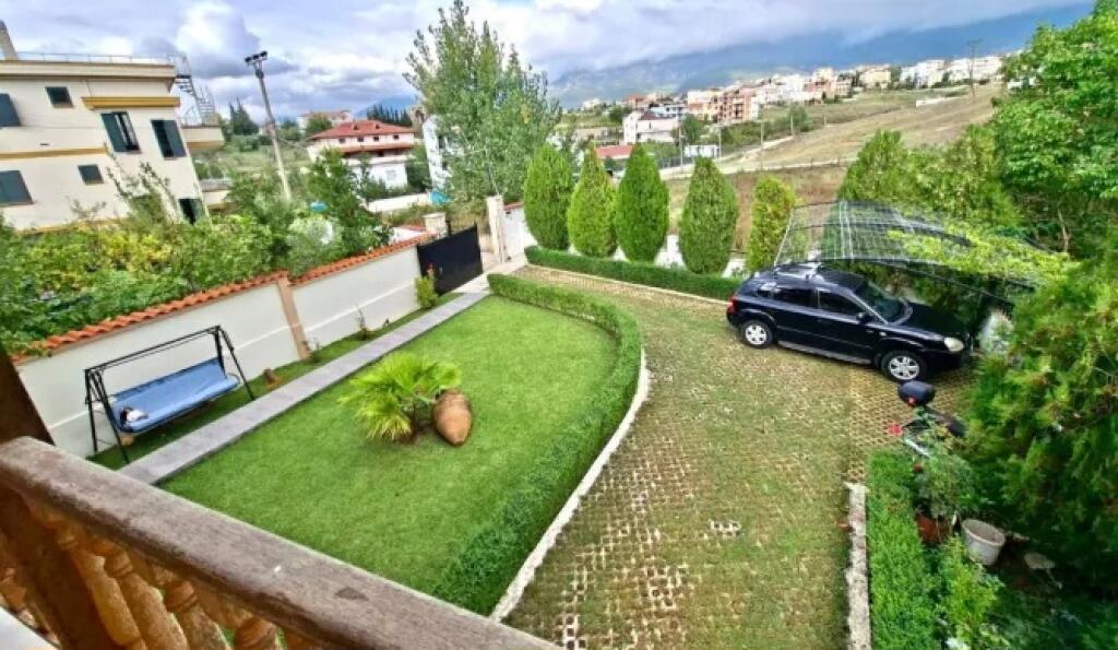 For rent: *Furnished duplex 2 floors &amp; Veranda* *(📍Ali Dem - Pasho Hysa St)* - *1,100€/month*