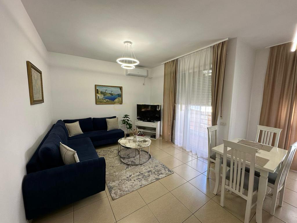 Affitto Appartamento 1+1 con Balcone nella Zona più Richiesta di Tirana