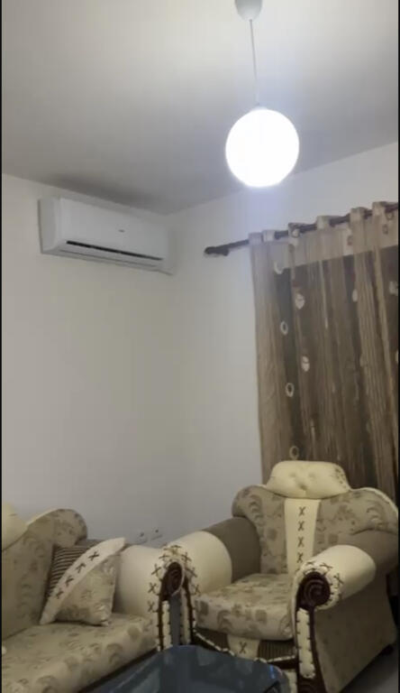 Ofrohet apartament me qira 1+1 green city