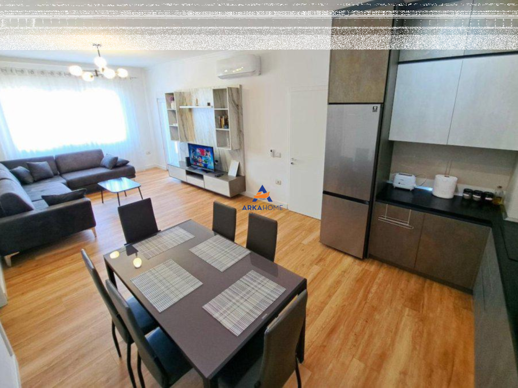 JEPET APARTAMENT ME QERA 2+1+BALLKON TE "PAZARI I RI" 1250 EURO