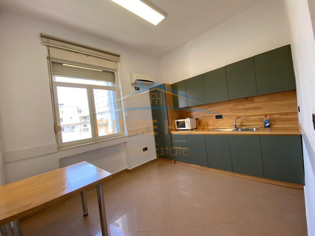 IMMOBILE COMMERCIALE IN AFFITTO A BLLOK