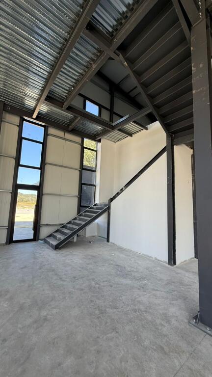 INDUSTRIAL WAREHOUSE FOR RENT – LAKNAS 📍 300 m from Rruga e Rinasit