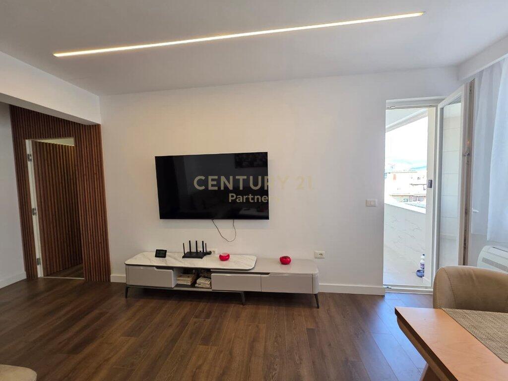 Appartamento 2+1 In Affitto in Via Mine Peza, Tirana - 1000€ | 90 m²