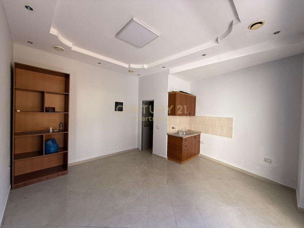 Office / small business~1+1 space in Brrakë ready for use