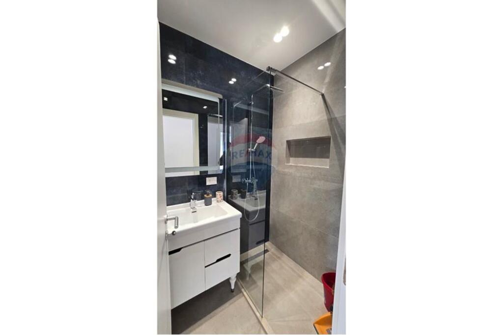 Jepet me qira apartament(2+1+2) te Liqeni i Thate.