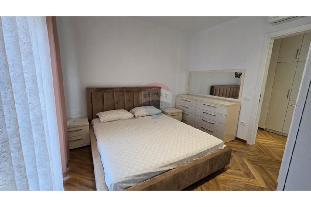 Jepet me qira apartament(2+1+2) te Liqeni i Thate.