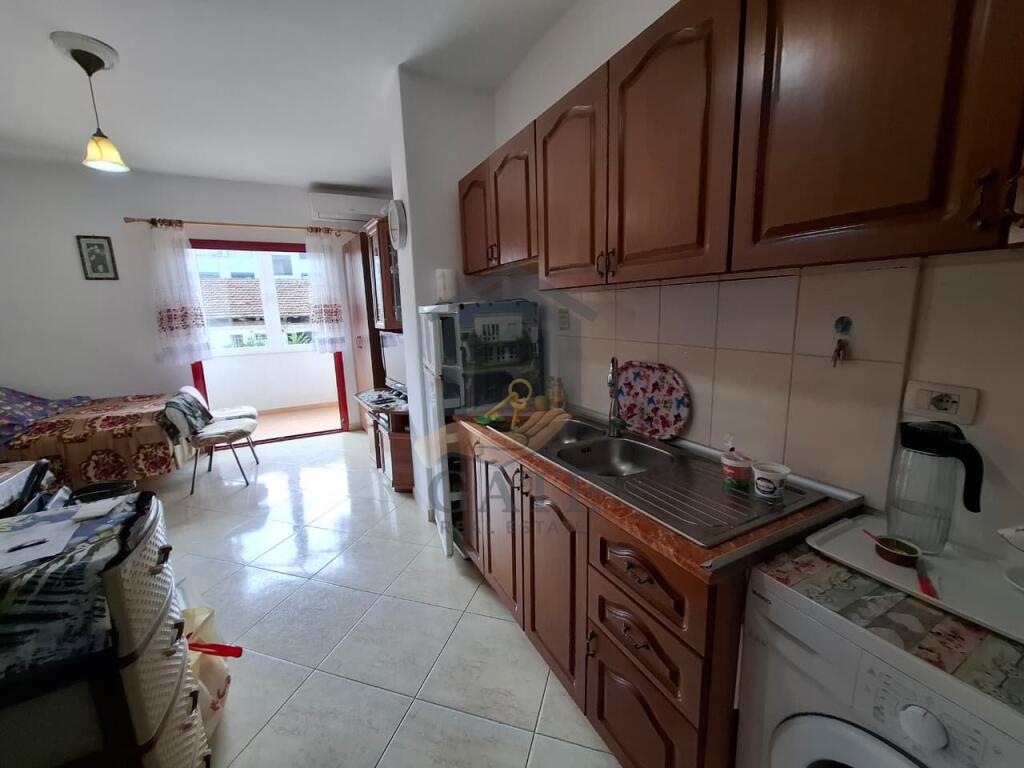 Monolocale in affitto – Spiaggia, Durazzo (vicino all'Ufficio Postale)