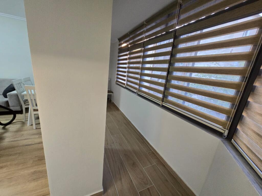 In affitto:  *2+1+Balcone *( S.75m2)*(📍Nuova Tirana - Via Kosovareve )* ||*850€ Completamente arredato con tutto  Nuovo investimento.