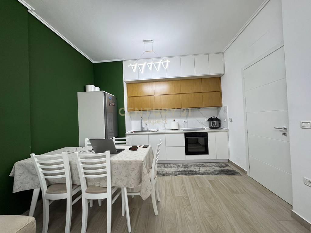 Në shitje apartament 1+1 modern në zemër të zhvillimit të ri – Ish Fusha e Aviacionit