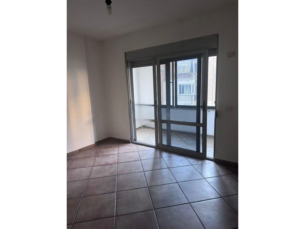 Apartament 1+1 me Qira në Myslym Shyr, Vendndodhje Qendrore !! 500 € /Muaj