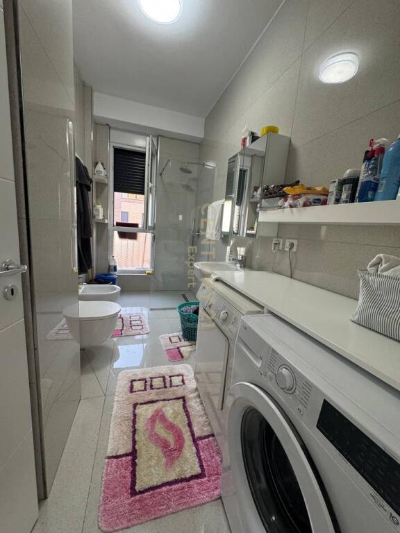 Në shitje apartament 1+1 modern në zemër të zhvillimit të ri – Ish Fusha e Aviacionit