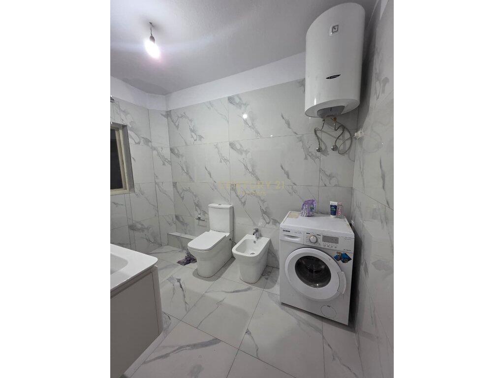 Appartamento 2+1 In Affitto a Medreseja, Via 5 Maji, Tirana