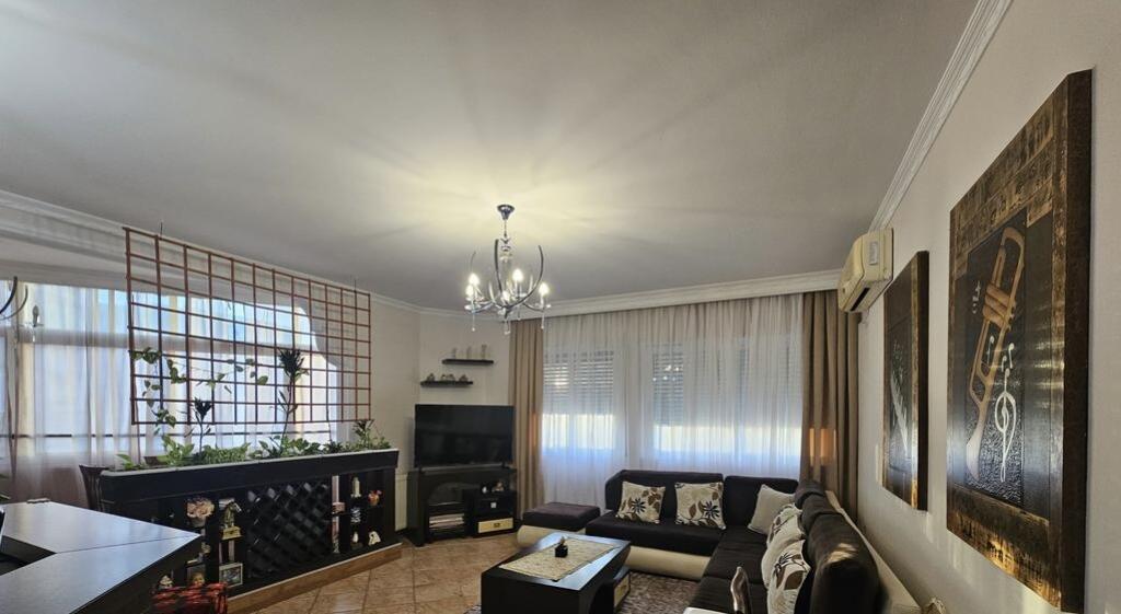 Affittasi appartamento 3+1+2 presso il Comune di Parigi