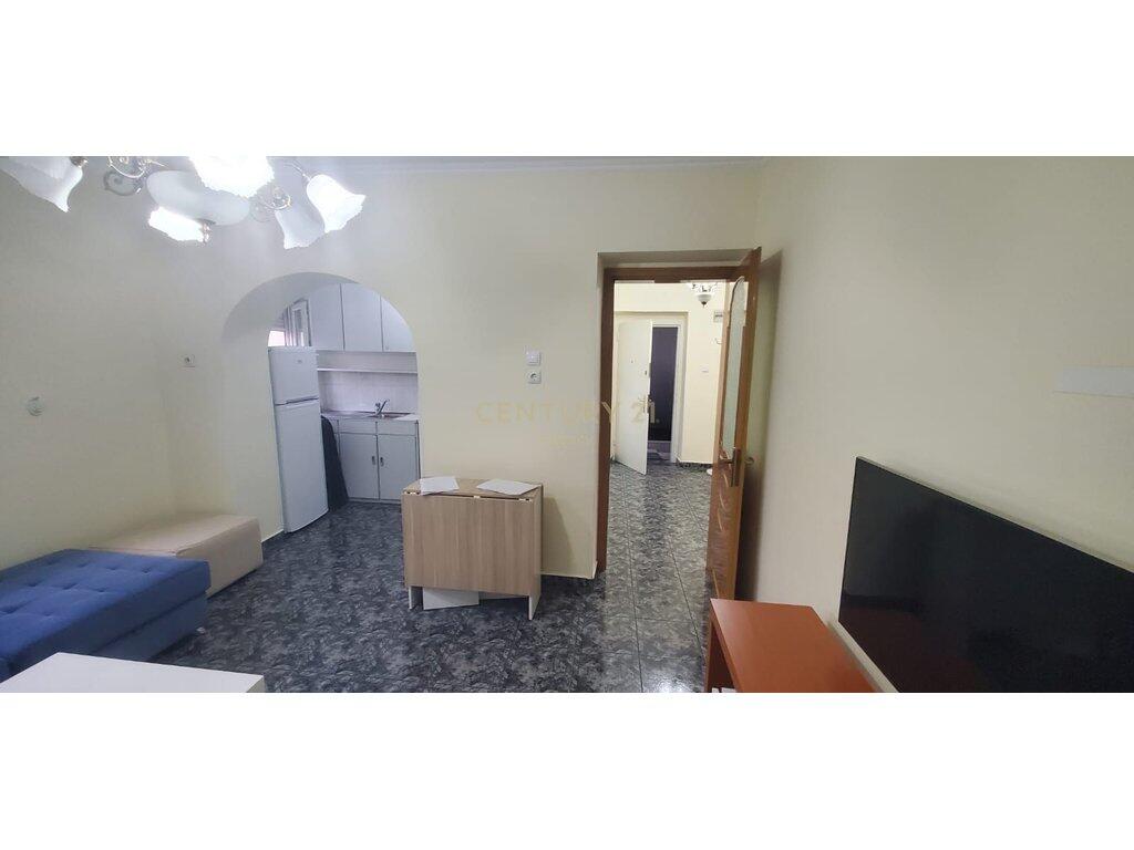 Affitto 2+1 con parcheggio privato in Via Fortuzi – Comfort e tranquillità vicino al centro!