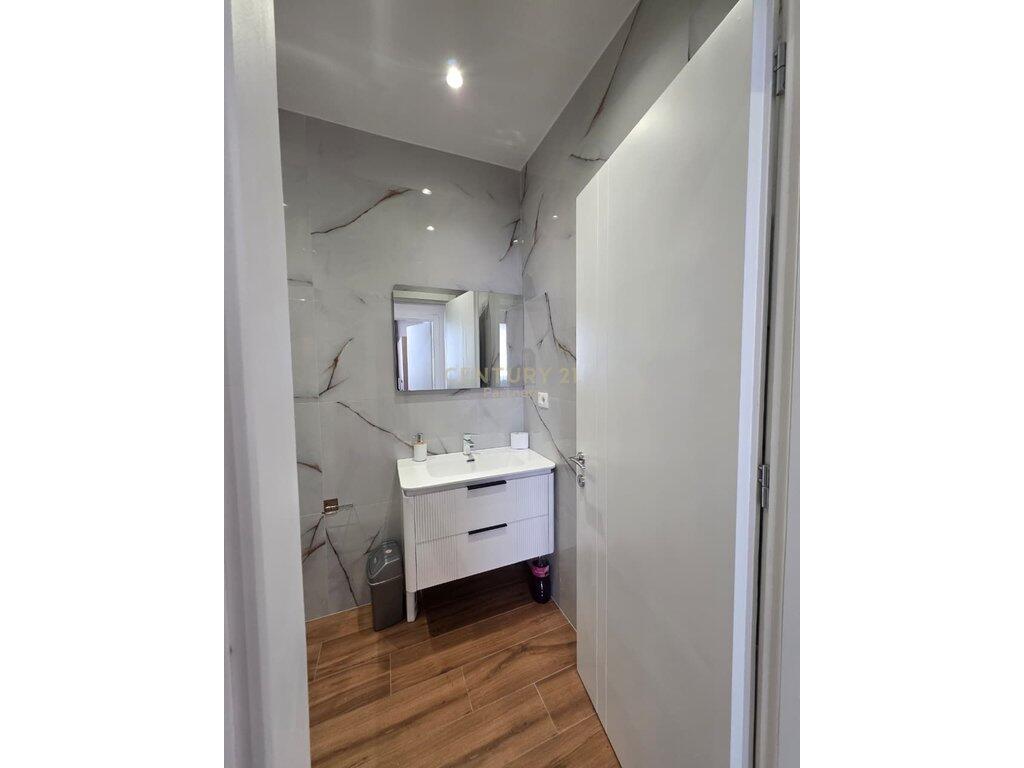Appartamento 2+1+2 in Affitto in Via Mine Peza, Tirana - 1000€ | 90 m² (pronto per AirBnB)