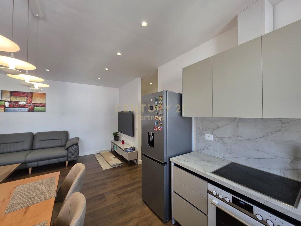 Appartamento 2+1+2 in Affitto in Via Mine Peza, Tirana - 1000€ | 90 m² (pronto per AirBnB)