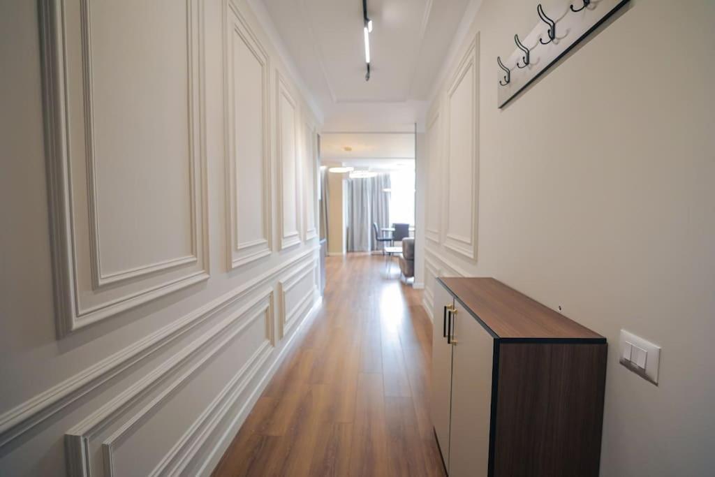 Shitet apartament 2+1 pranë Stadiumit Dinamo