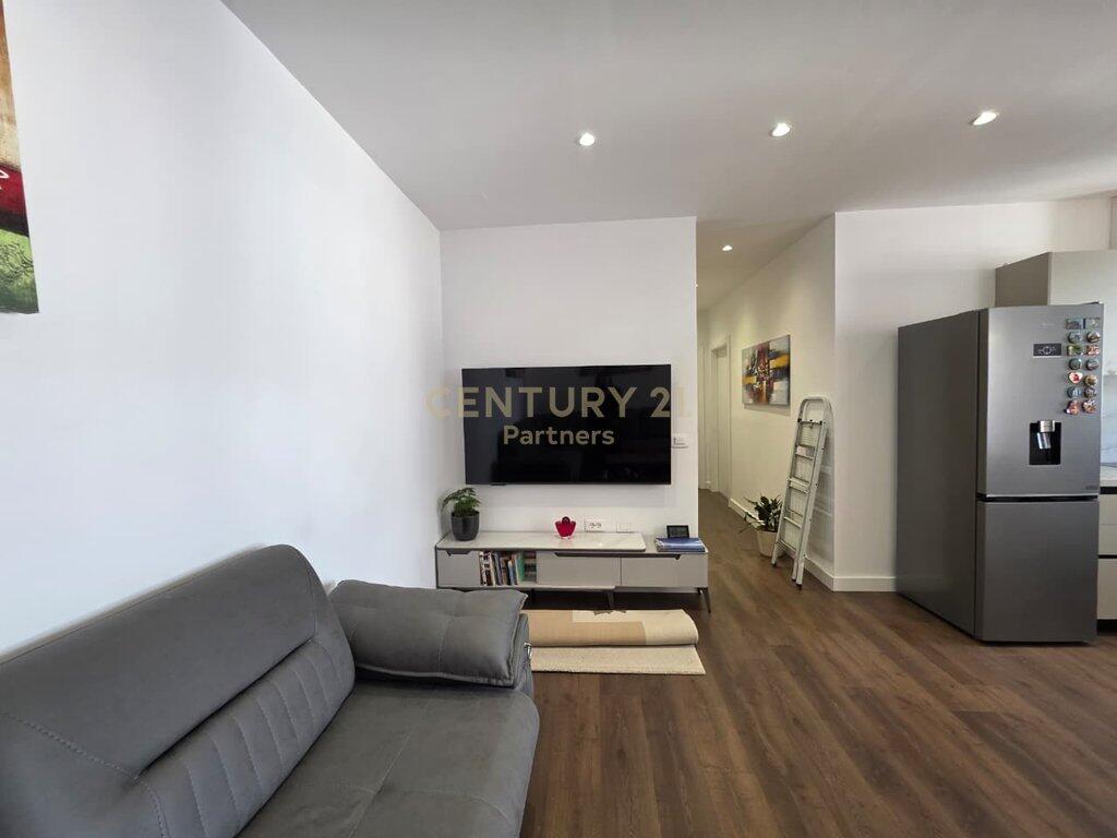 Appartamento 2+1+2 in Affitto in Via Mine Peza, Tirana - 1000€ | 90 m² (pronto per AirBnB)