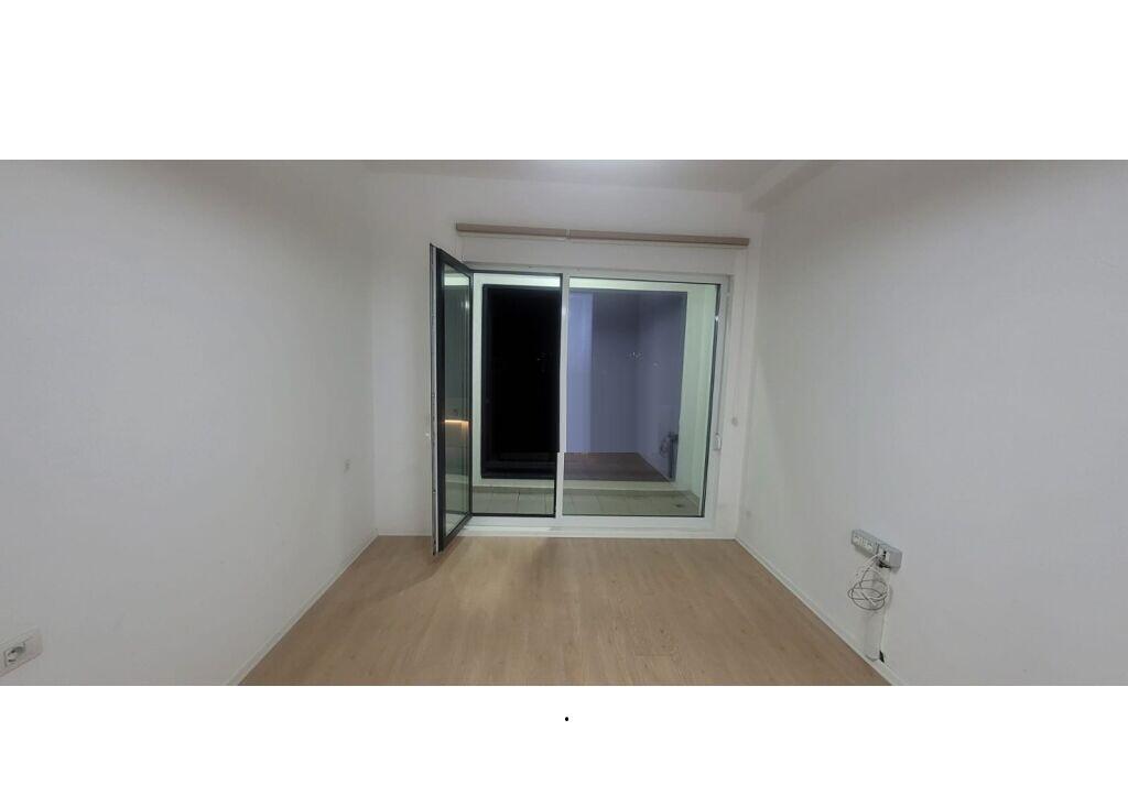 Jepet me qera  apartament me 3 ambiente per Zyra  