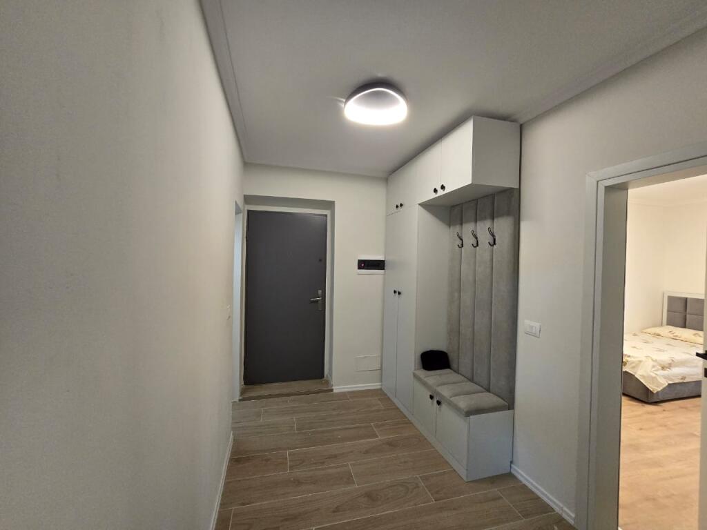 In affitto:  *2+1+Balcone *( S.75m2)*(📍Nuova Tirana - Via Kosovareve )* ||*850€ Completamente arredato con tutto  Nuovo investimento.