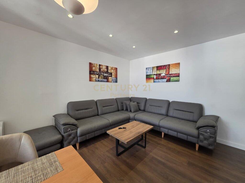 Appartamento 2+1+2 in Affitto in Via Mine Peza, Tirana - 1000€ | 90 m² (pronto per AirBnB)