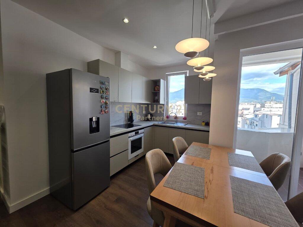 Appartamento 2+1+2 in Affitto in Via Mine Peza, Tirana - 1000€ | 90 m² (pronto per AirBnB)
