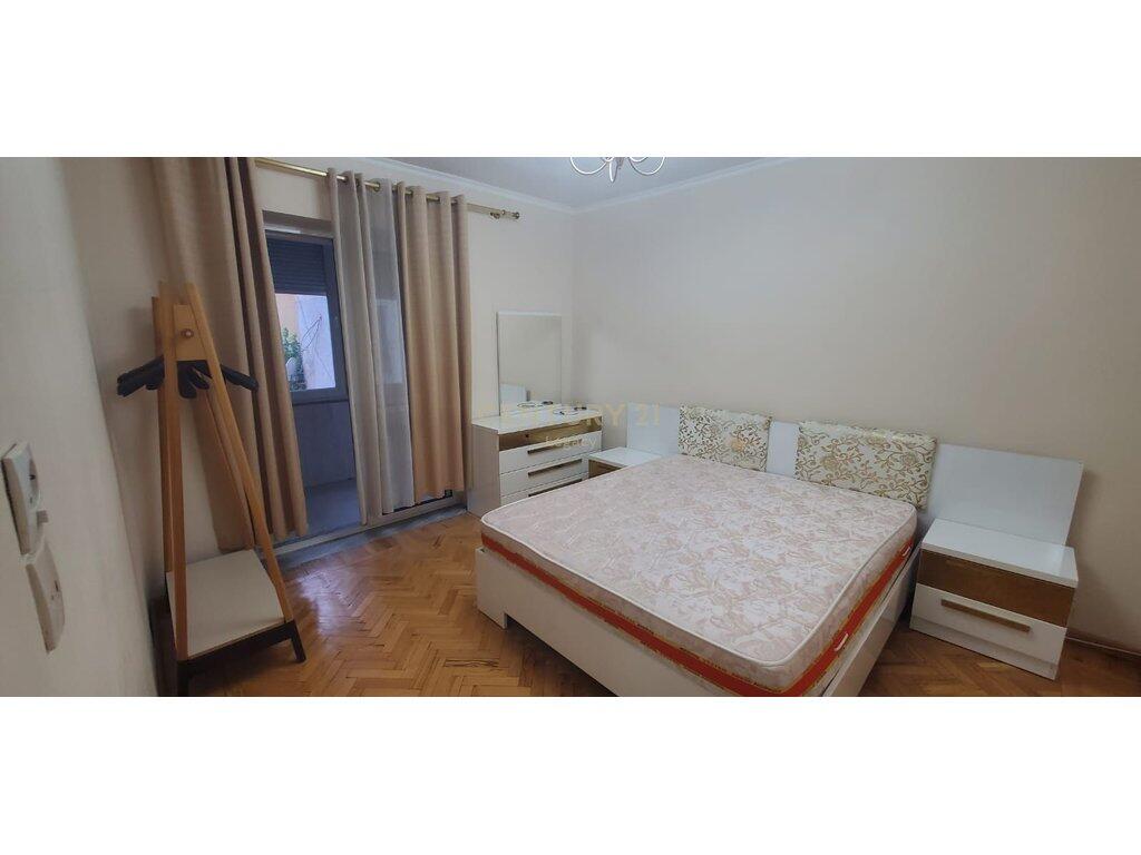 Affitto 2+1 con parcheggio privato in Via Fortuzi – Comfort e tranquillità vicino al centro!