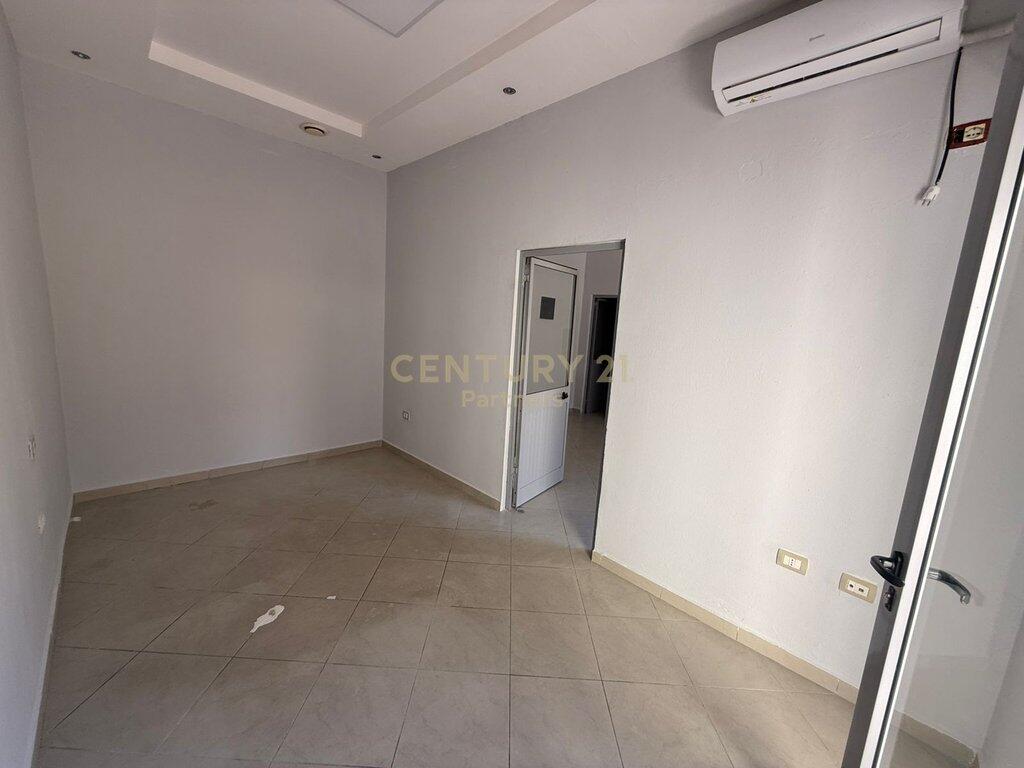 Office / small business~1+1 space in Brrakë ready for use
