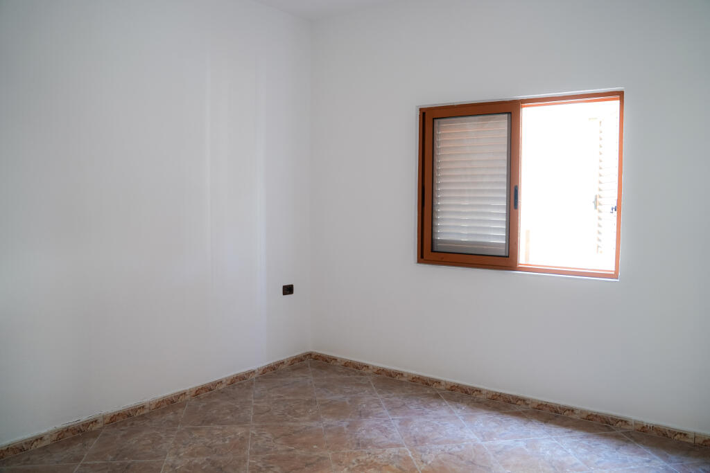 Casa privata su 3 piani in vendita con cortile e spazio parcheggio