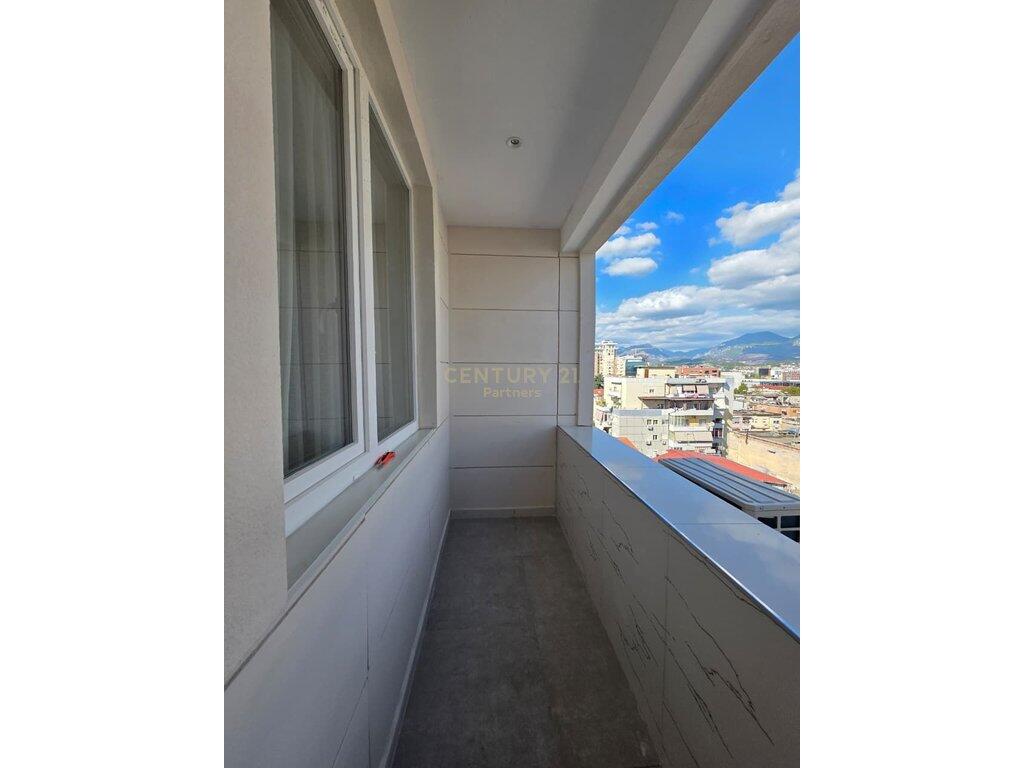 Appartamento 2+1 In Affitto in Via Mine Peza, Tirana - 1000€ | 90 m²
