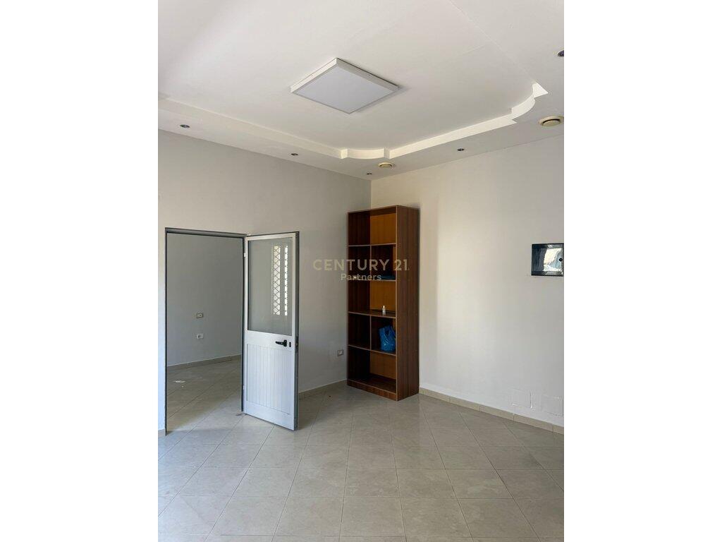 Office / small business~1+1 space in Brrakë ready for use