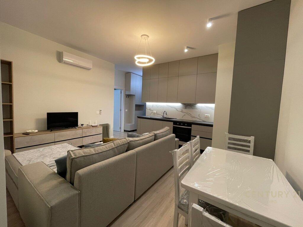 Affittasi appartamento 1+1 + parcheggio presso Scuola Rossa, Tirana