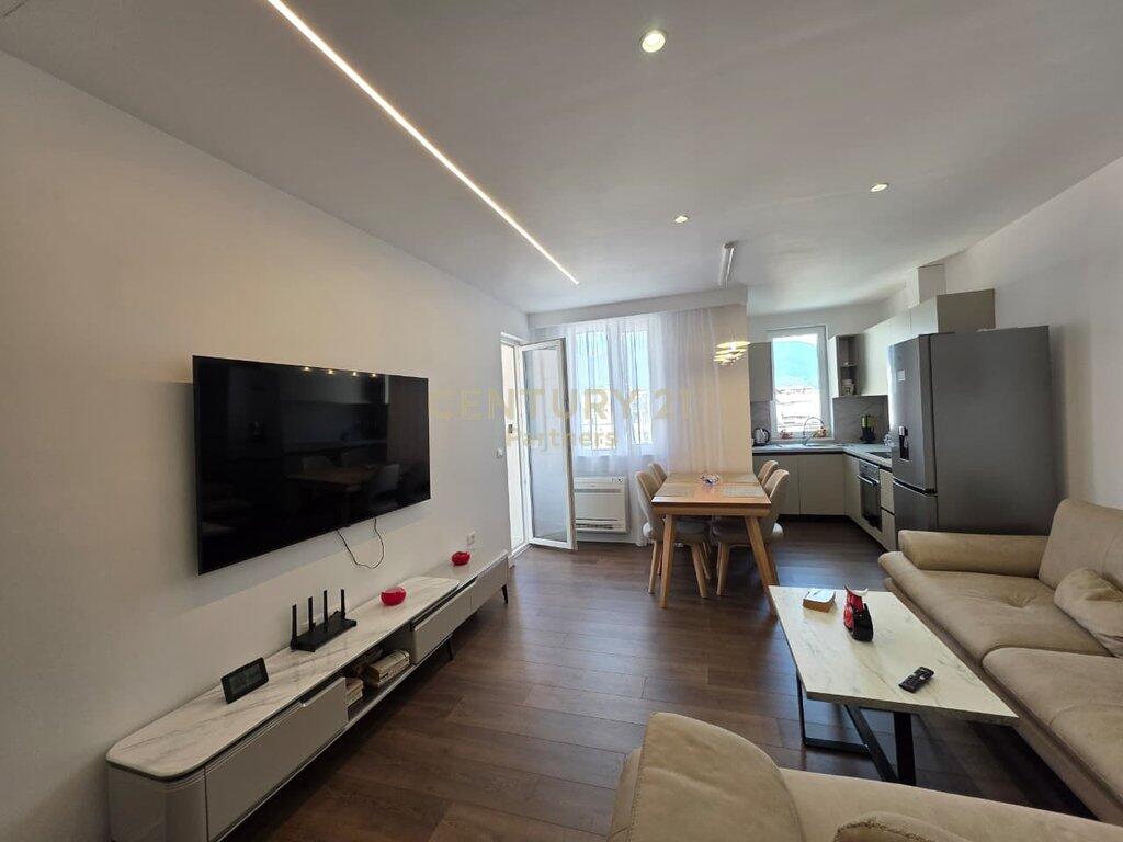 Appartamento 2+1 In Affitto in Via Mine Peza, Tirana - 1000€ | 90 m²