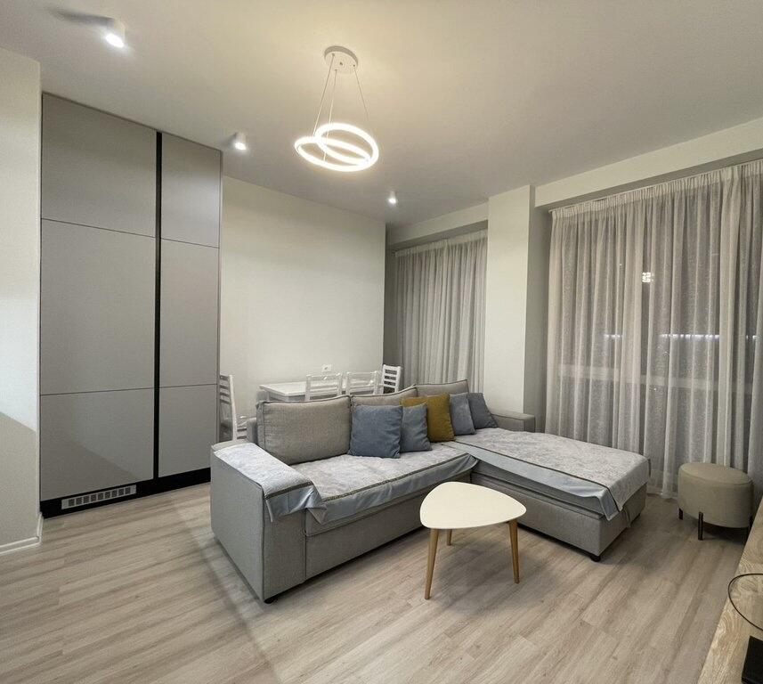 Affittasi appartamento 1+1 + parcheggio presso Scuola Rossa, Tirana