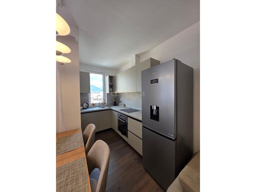 Appartamento 2+1 In Affitto in Via Mine Peza, Tirana - 1000€ | 90 m²
