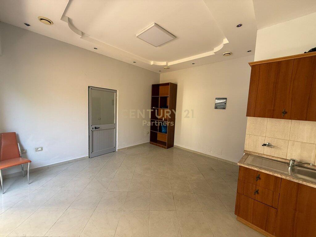Office / small business~1+1 space in Brrakë ready for use