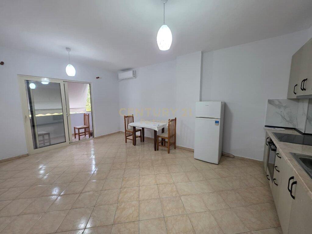 Appartamento 2+1 In Affitto a Medreseja, Via 5 Maji, Tirana