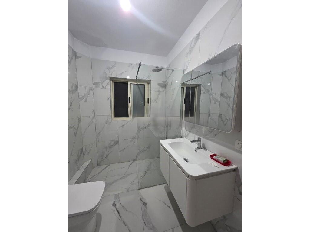 Apartament 2+1 Me Qira në Medreseja, Rruga 5 Maji, Tiranë 600 € /Muaj