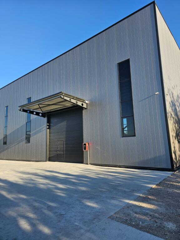 Warehouse for rent on the Tirana-Durres highway