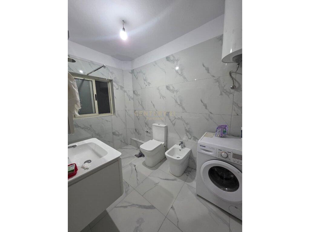 Appartamento 2+1 In Affitto a Medreseja, Via 5 Maji, Tirana