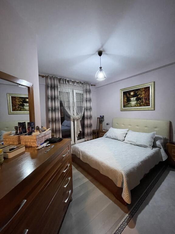 Appartamento 2+1+2 in vendita presso i Palazzi Cabej, Misto Mame