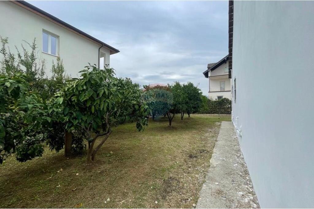 Villa in Affitto Rotatoria di Shkozes