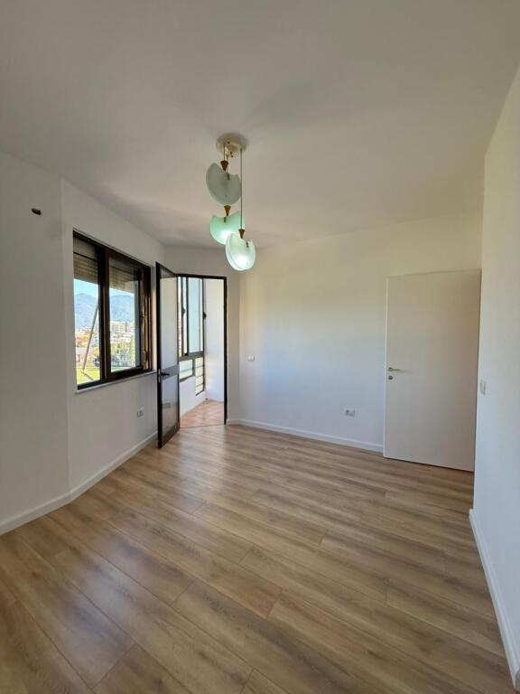 🏠Shitet Apartament 2+1 📍Ish Fusha e Aviacionit, Kati i 5, me ashensor, Me Hipoteke, 💶 Çmimi : 165.000€