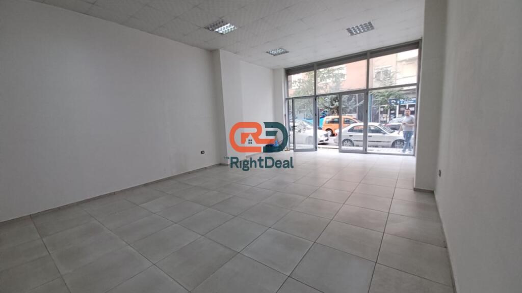 A Misto Mame, Si Affittasi Unità Commerciale, Con Planimetria Regolare, Sulla Strada Principale!!