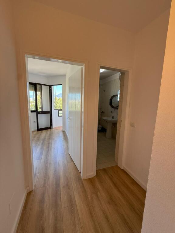 🏠Shitet Apartament 2+1 📍Ish Fusha e Aviacionit, Kati i 5, me ashensor, Me Hipoteke, 💶 Çmimi : 165.000€